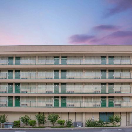 Days Inn By Wyndham Florence Downtown Dış mekan fotoğraf